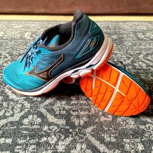 Mizuno Wave Runner 20 Mens running shoe